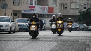 Motorlu kuryelerden müşterilere maske uyarısı
