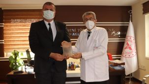 Op. Dr. Hayali'den Başkan Duran'a teşekkür plaketi