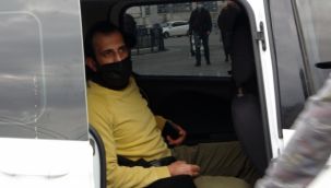 Taksim'de turist kendisini uyaran polise saldırdı!