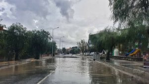 Urla'yı sağanak yağış vurdu