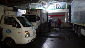 9 kamyonetin aküsünü çalıp kayıplara karıştılar!