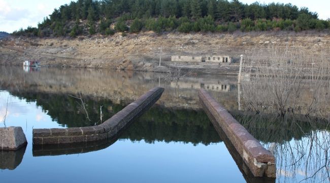 Baraj suyu çekildi, 2 bin yıllık tarihi köprü gün yüzüne çıktı