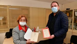 Başkan Gümrükçü görme engelliler için kitap seslendirdi