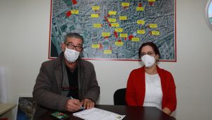 Bayraklı'da 20 depremzede aileye evleri teslim edildi