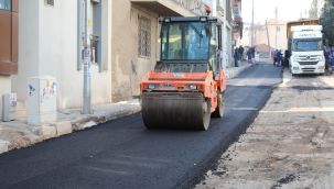 Bayraklı'da yol çalışmaları tam gaz