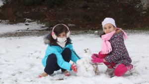 Bergama'da uzun bir süre sonra kar sevinci