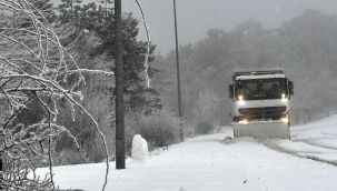 Büyükşehir ekipleri kapanan yolları trafiğe açtı
