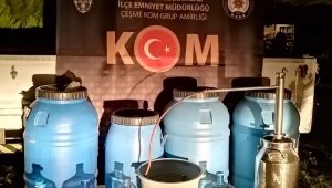 Çeşme'de kaçak içkiyi piyasaya sürmeye çalışan zanlıya suçüstü