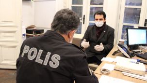 CHP Konak yeni yılı polis teşkilatıyla sokakta karşıladı