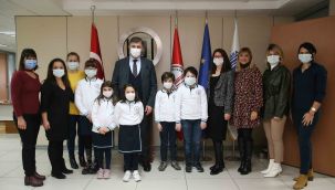 Duyarlı miniklerden Başkan Tugay’a ziyaret