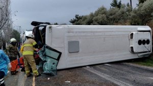 İzmir'de belediyenin servis aracı kaza yaptı: 4 yaralı