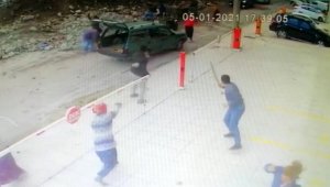 İzmir'de hurdacıların demir savaşı: Enkaz başında taşlı sopalı kavga