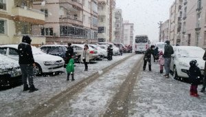 İzmir'de kar sevinci