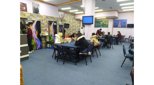 İzmir'de kumarhane baskını, 52 kişiye 343 bin TL ceza