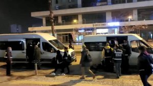 İzmir'de masaj salonlarına fuhuş baskını: 10 tutuklama!