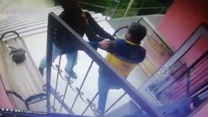 İzmir'de sağlık personeline saldırı anı kamerada