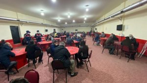 İzmir'de suçüstü kumar baskını: 75 kişiye binlerce lira ceza!