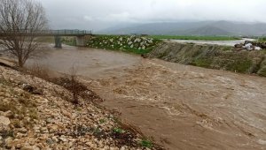 Küçükmenderes Ovası'nda toprak suya doydu