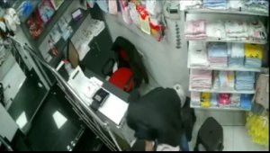 Tekerlekli sandalyeli 'cep telefonu' hırsızları tutuklandı