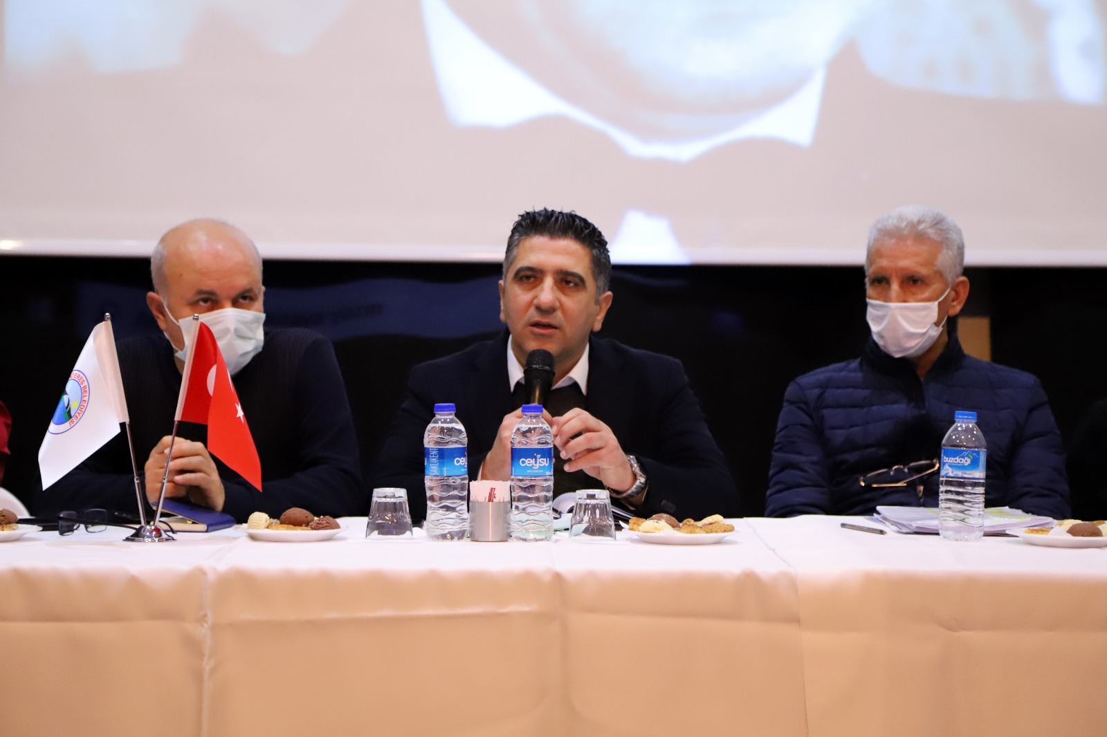 Başkan Kayalar muhtarlarla buluştu