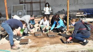 Bornova’da yaz sebzelerinin tohumları toprakla buluştu