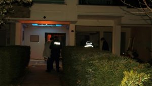 Evinin önünde silahlı saldırıya uğradı