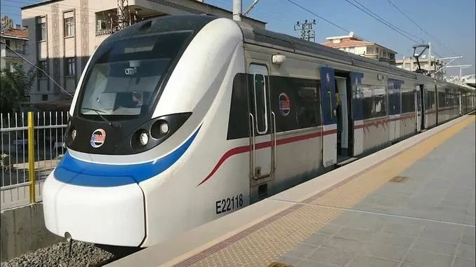 Yağış İZBAN ve Tramvay seferlerini vurdu: İşte aksayan güzergahlar!