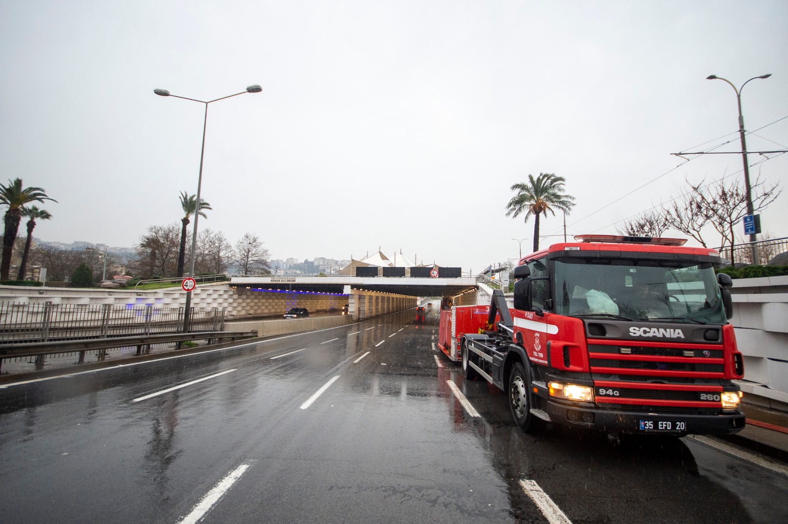 İzmir’de hayat normale dönüyor: Sel mağdurlarına Büyükşehir'den destek