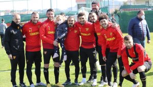 İzmir depreminin sembolü Ayda'dan Göztepe'ye ziyaret