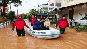 İzmir için kırmızı alarm: Meteoroloji’den şiddetli yağmur uyarısı!