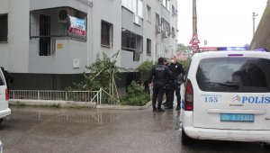 İzmir'de acı son: Apartman boşluğuna düşen yaşlı adam hayatını kaybetti