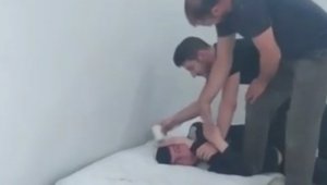 İzmir'de dehşete düşüren anlar kamerada: Zihinsel engelliye darp!