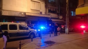 İzmir'de 'dur' ihtarına uymayan araç kaza yaptı