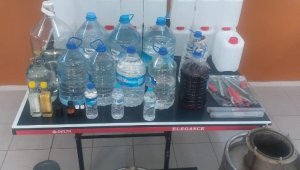 İzmir'de kaçak içki operasyonu: 4 gözaltı