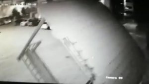 İzmir'deki fırtına dehşeti: Sitenin kamelyası havaya uçtu