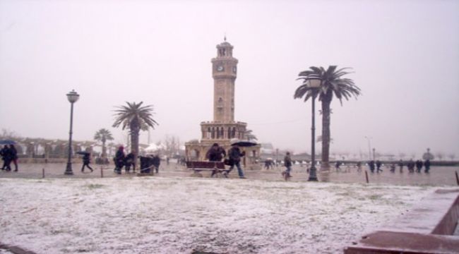 Kar İzmir'e giriş yapıyor: Hangi ilçelere yağacak?