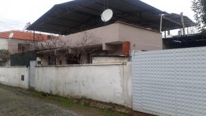Karısını öldürüp çocuklarını yaralayan zanlı tutuklandı