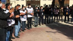 Menemen Belediyesi önünde işçiler haklarını arıyor
