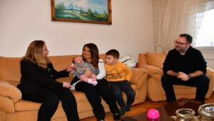 Narlıdere Belediyesi’nden ‘Hoş geldin bebek ’ hediyesi
