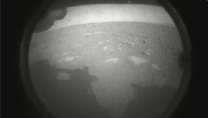 NASA kaşifi Mars'a indi: İlk fotoğrafı paylaştı!
