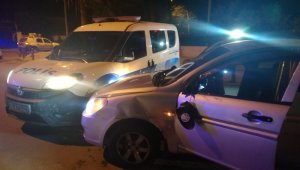 Polis aracına çarpıp kaçan alkollü sürücü ve yanındaki şahıs yakalandı