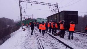 Tren raydan çıktı: 25 vagon birbirine girdi!