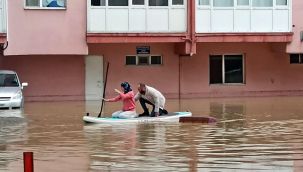 Vatandaş sörf tahtalarına sığındı: Survivor İzmir!