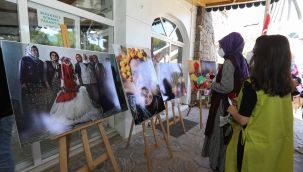 25 ülkede çekilen kadın portreleri Buca’da