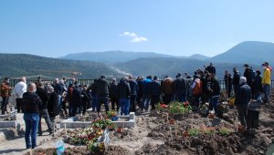 5 aylık hamileyken öldürülen Sezen defnedildi
