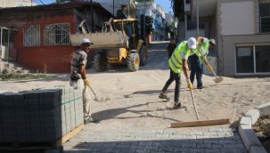 Bayraklı’da 24 mahalleye 43 bin metrekarelik parke