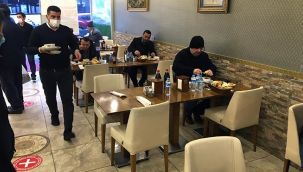 Bilim Kurulu üyesi Prof. Dr. Akın uyardı: Restoranda maskenizi çıkarın ama...