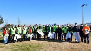 Çiğli’de bahar temizliği kıyı şeridiyle başladı