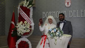 Depremin sembolü Buse dünyaevine girdi