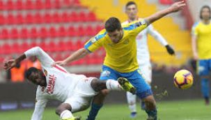 Göztepe'nin yabancıları Karaman'ın gözüne giremedi